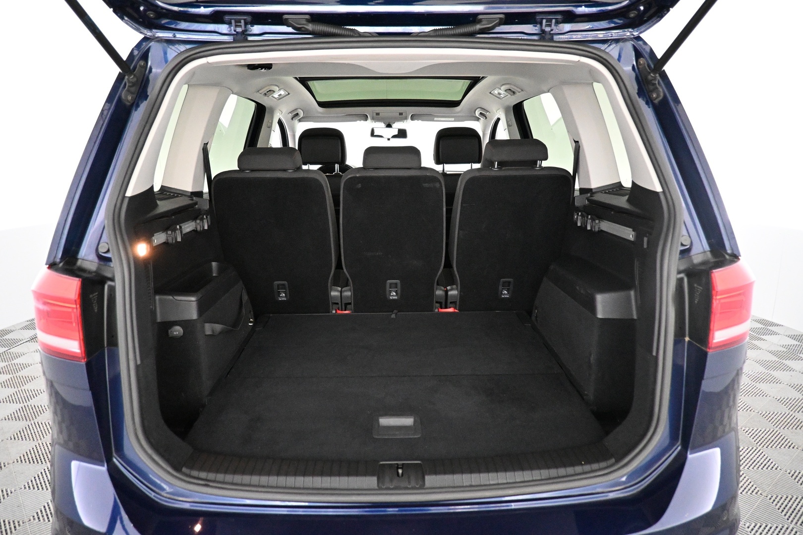 VOLKSWAGEN Touran 2018