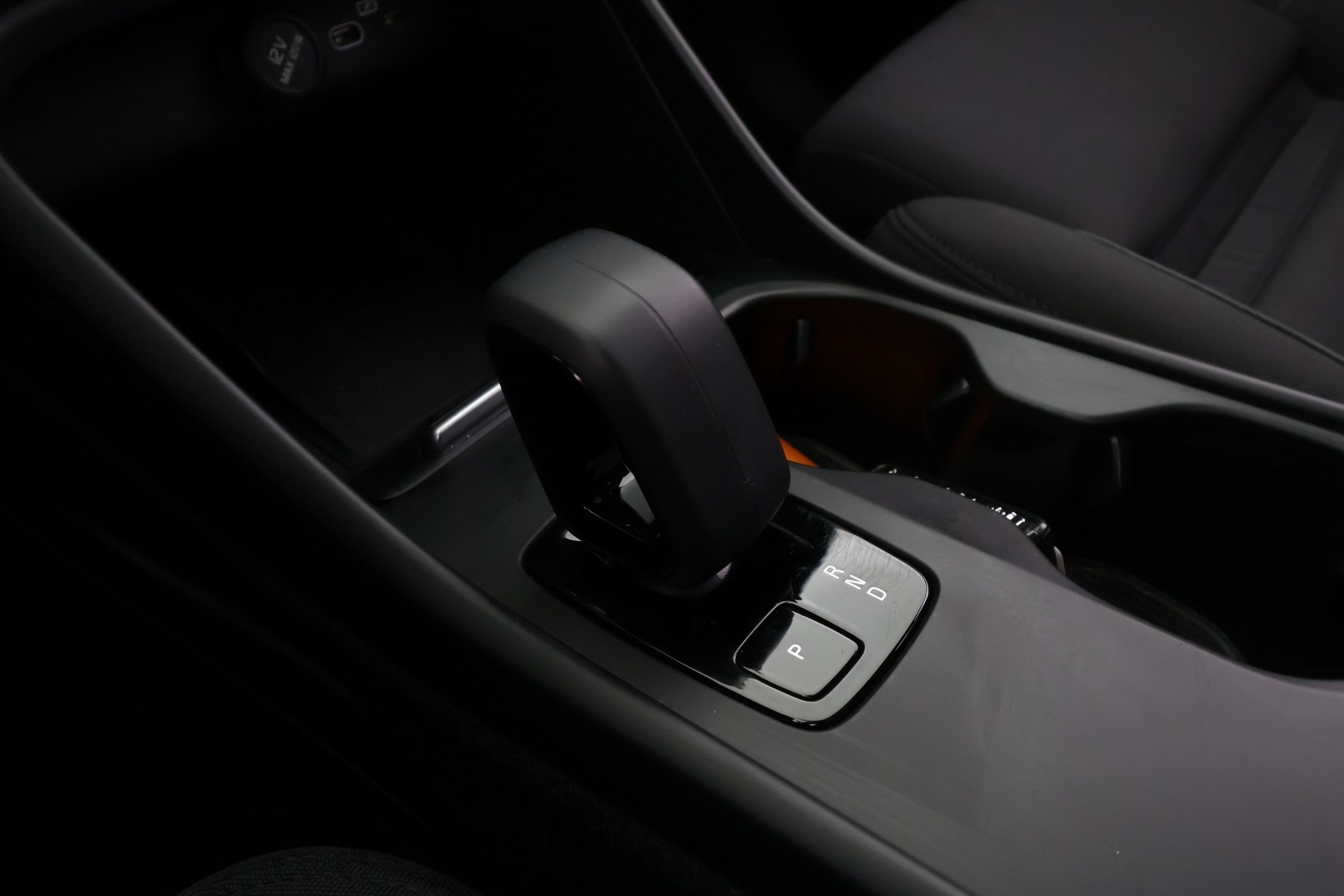 VOLVO EX40 2025