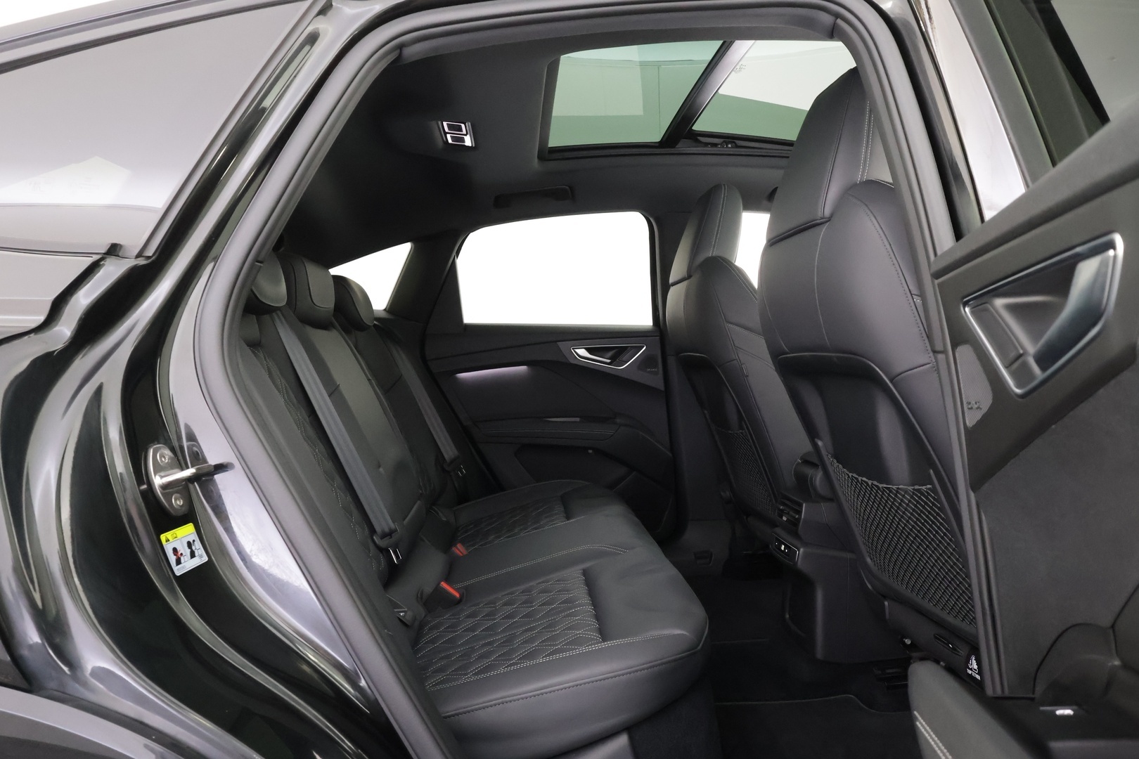 AUDI Q4 e-tron 2022