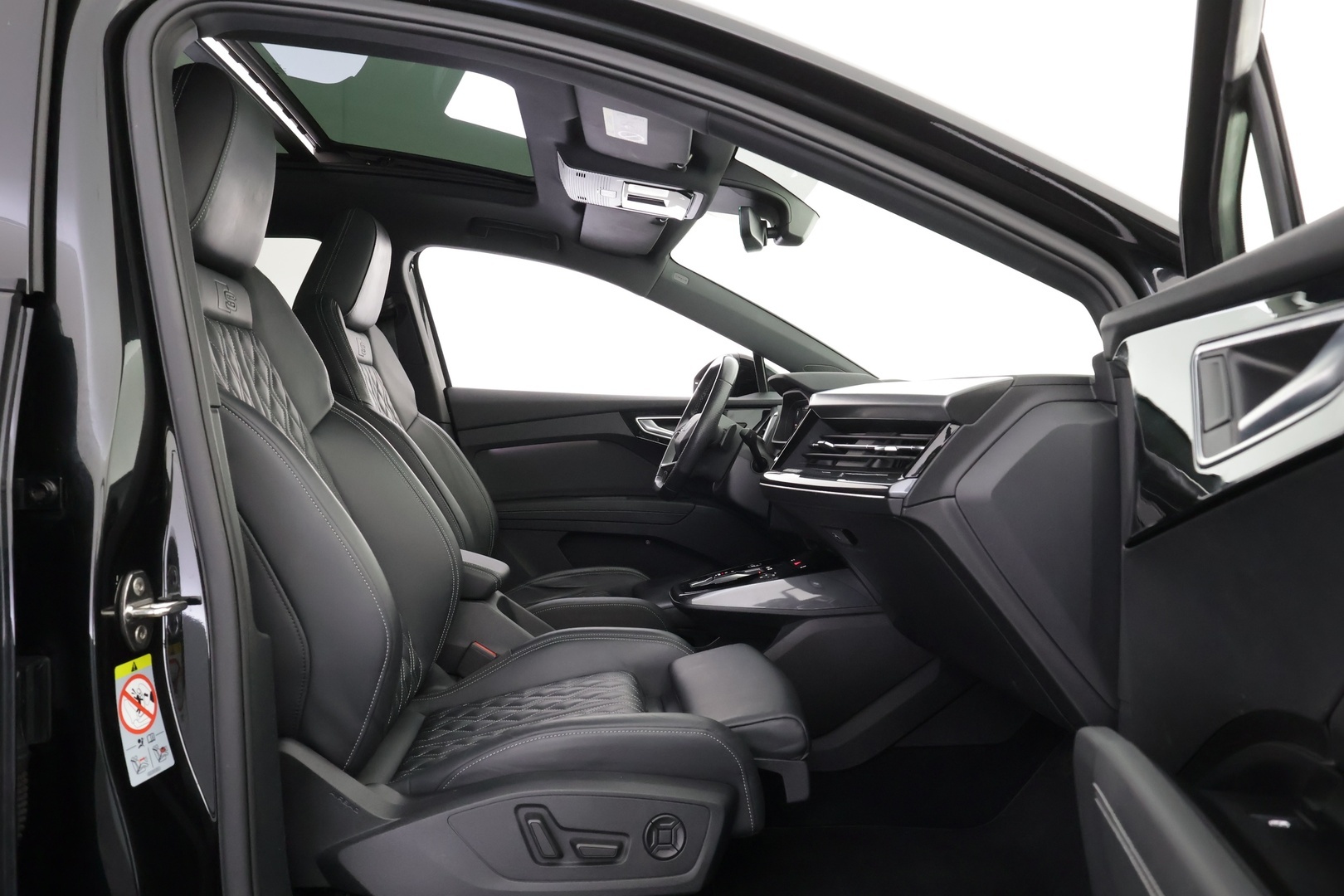 AUDI Q4 e-tron 2022