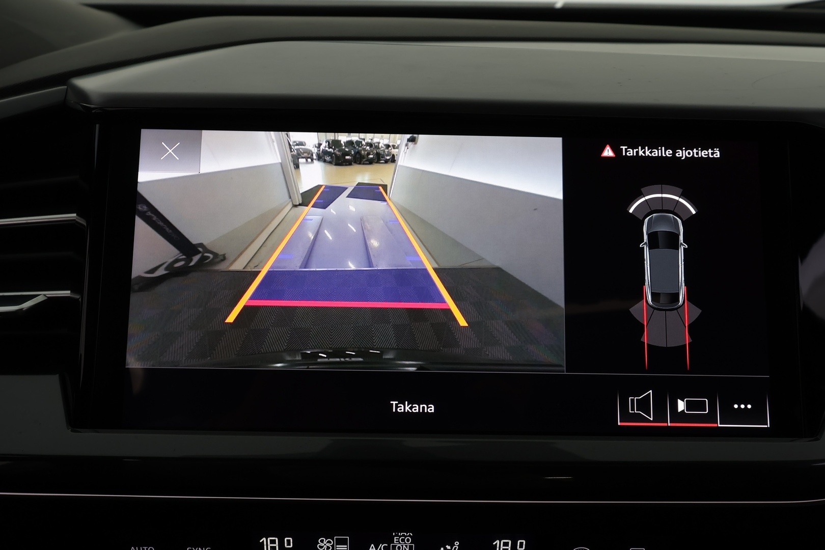 AUDI Q4 e-tron 2022