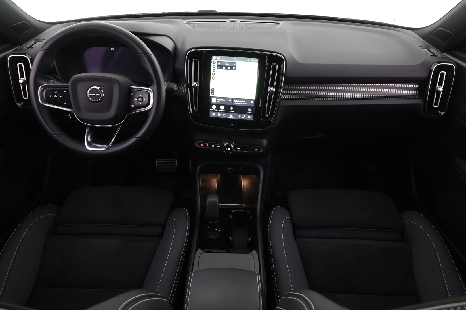 VOLVO XC40 2022