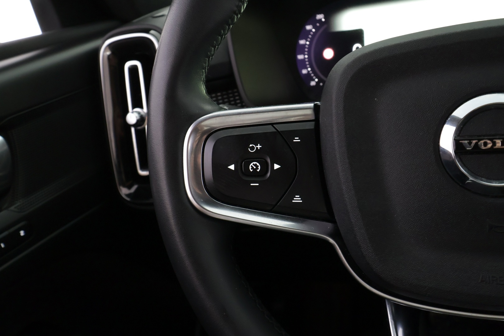 VOLVO XC40 2022