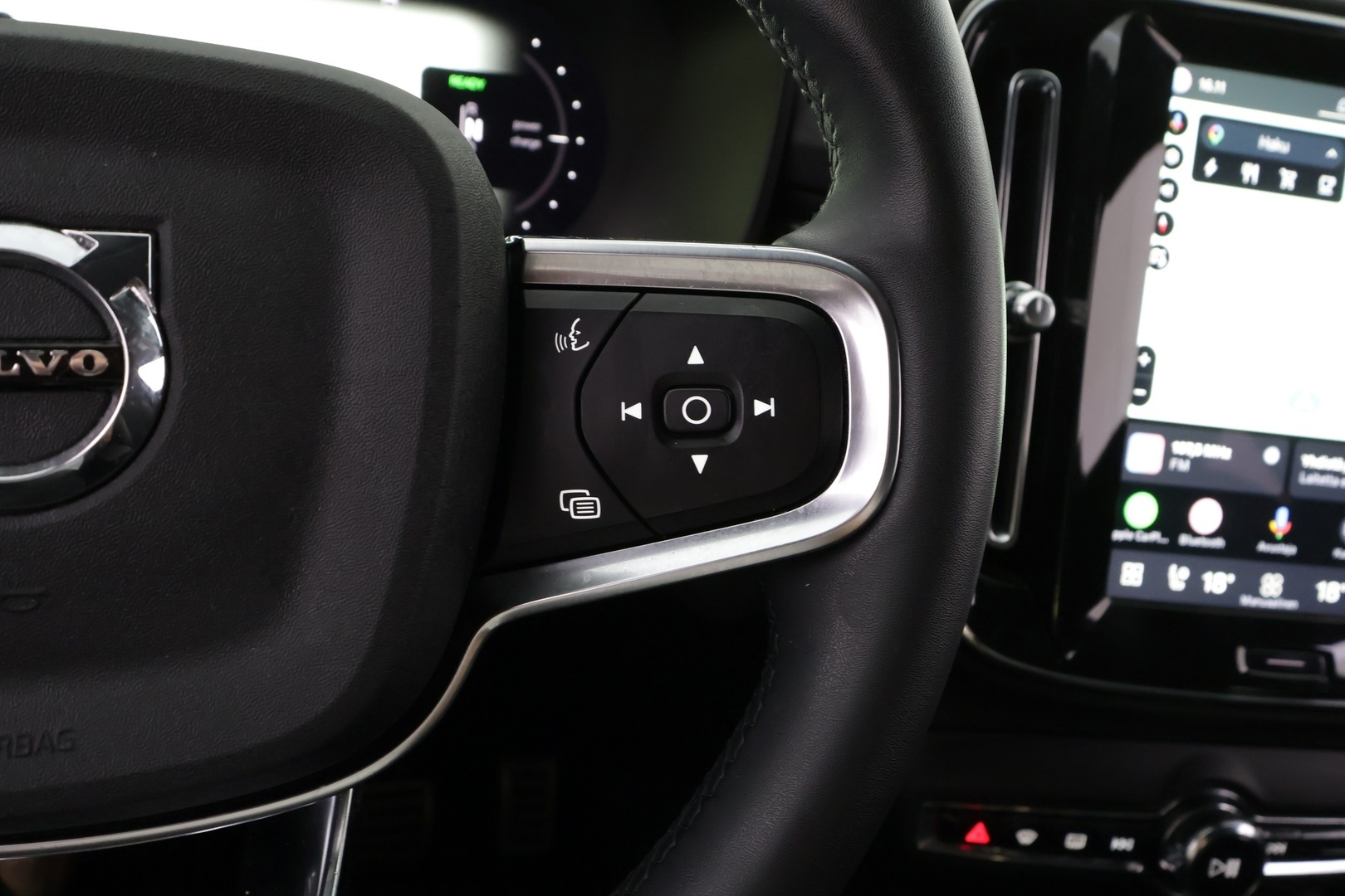 VOLVO XC40 2022