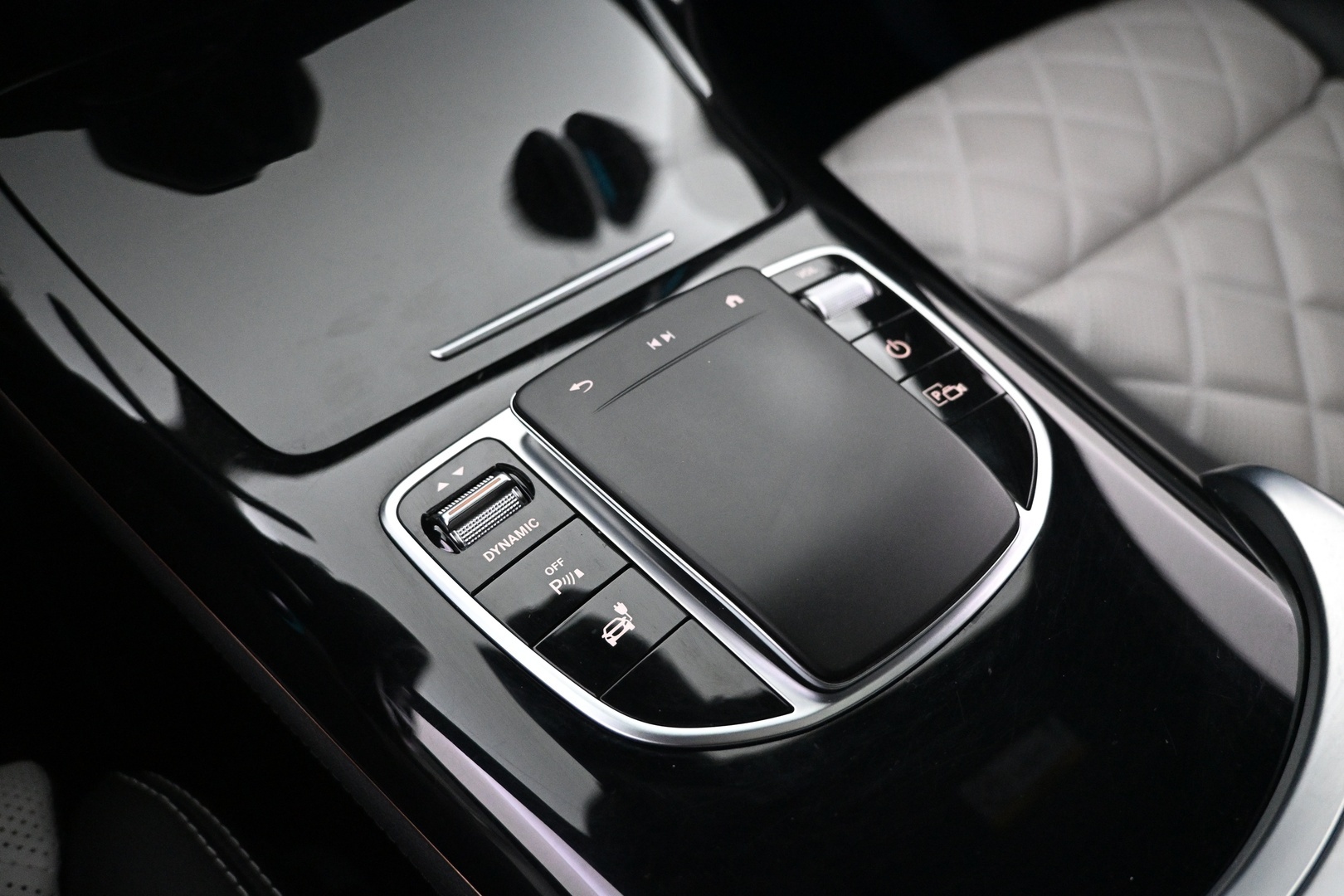 MERCEDES-BENZ EQC 2023