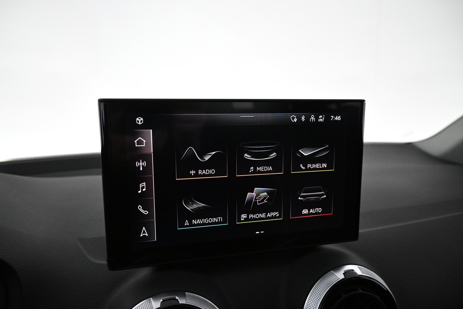 AUDI Q2 2024