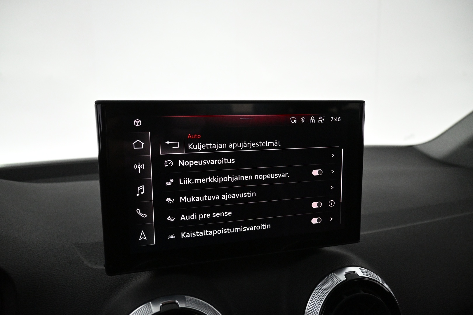 AUDI Q2 2024