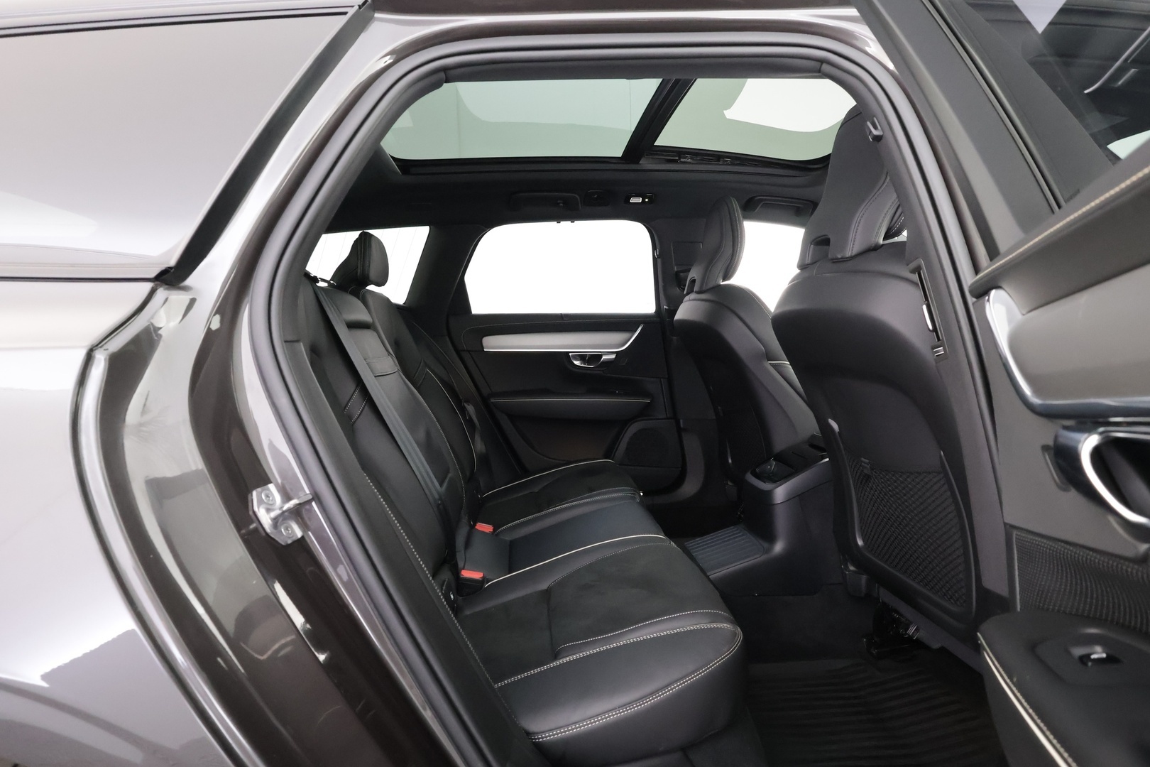 VOLVO V90 2022