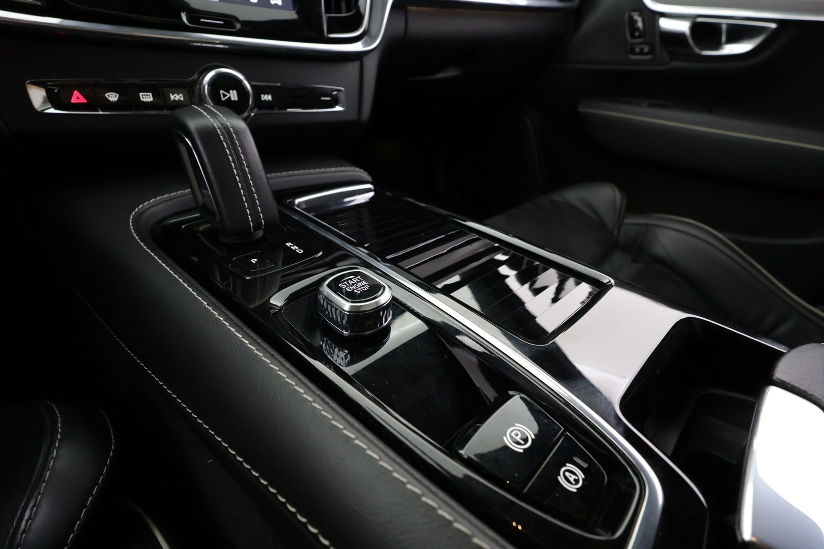 VOLVO V90 2022