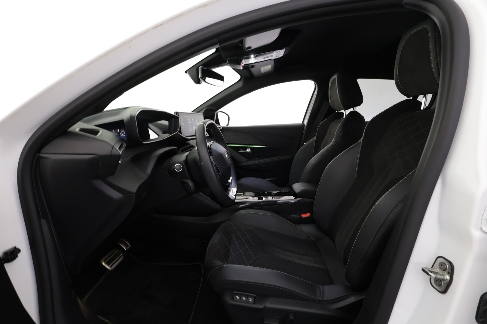 PEUGEOT e-208 2022