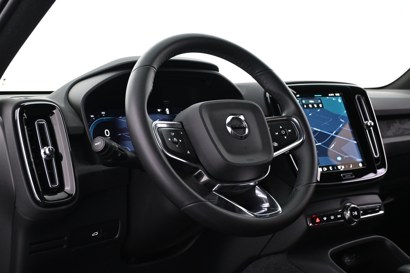 VOLVO XC40 2024