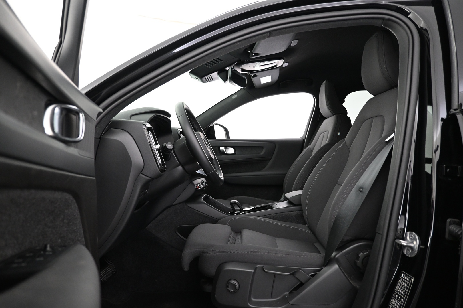 VOLVO XC40 2024