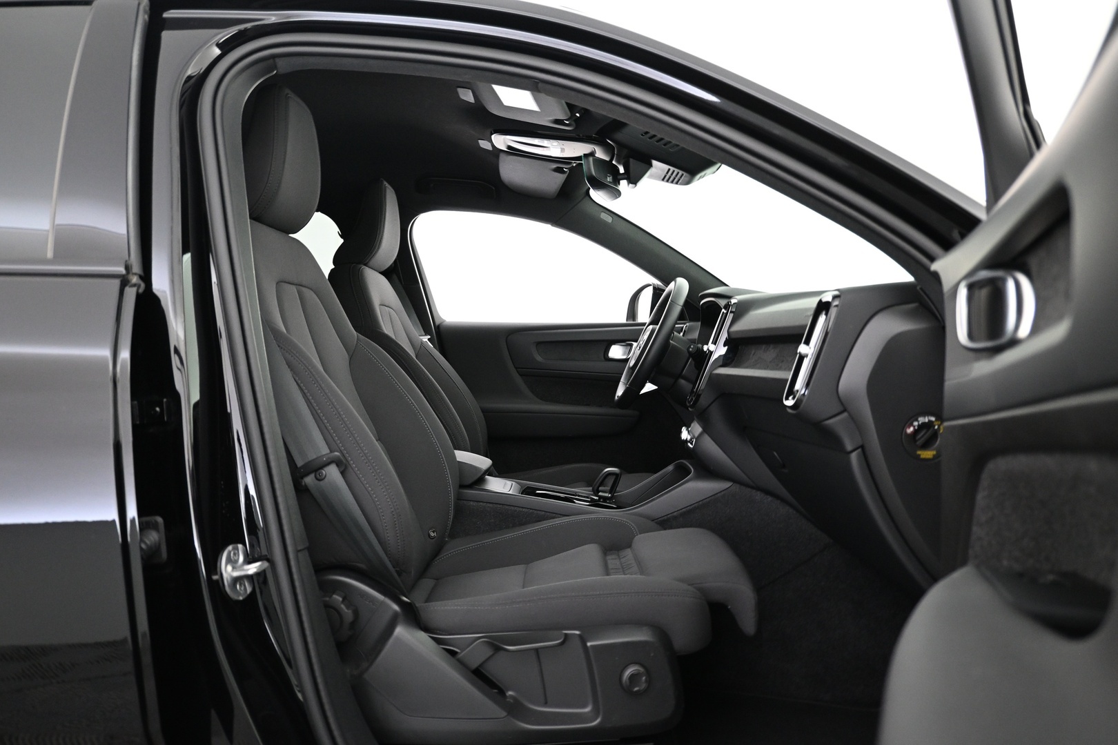 VOLVO XC40 2024