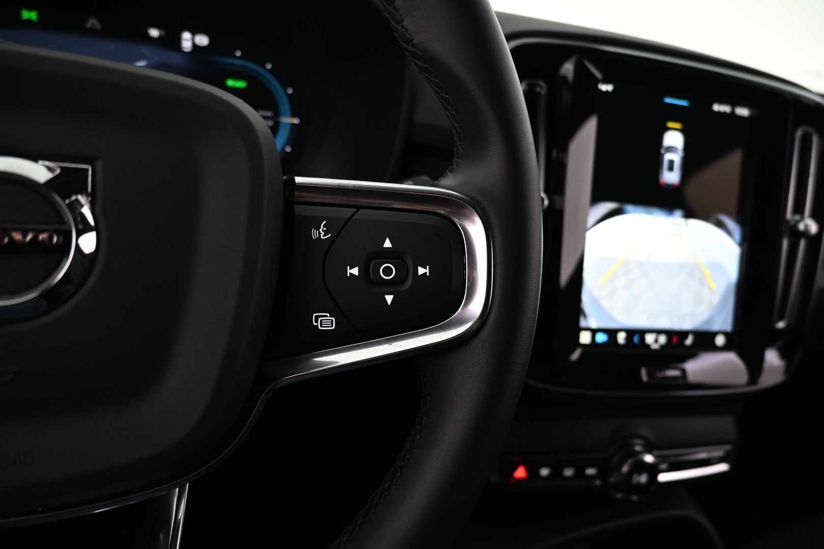 VOLVO XC40 2024