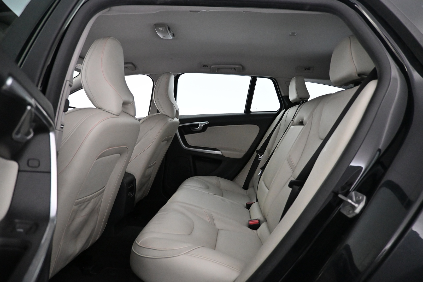 VOLVO V60 2015