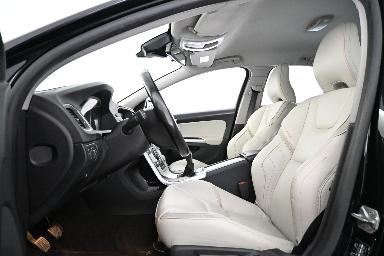 VOLVO V60 2015