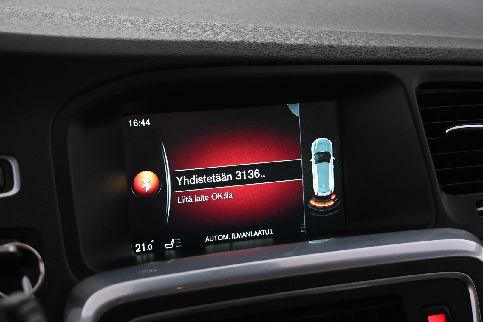 VOLVO V60 2015