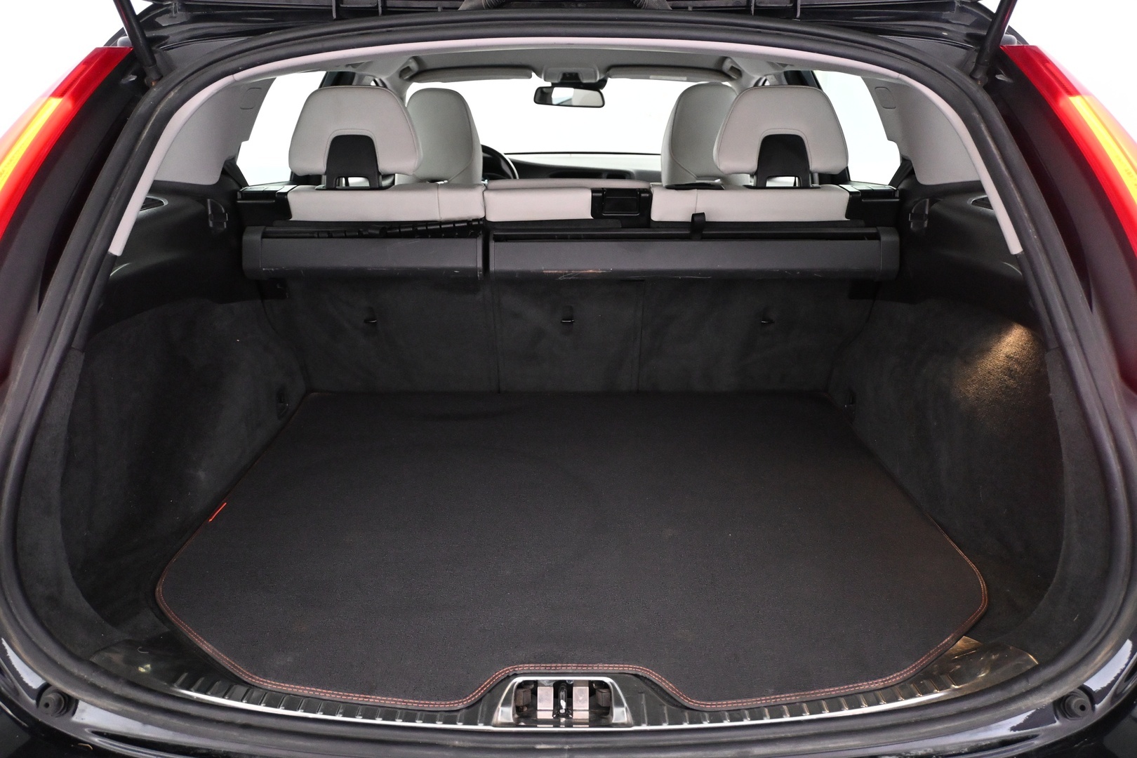 VOLVO V60 2015