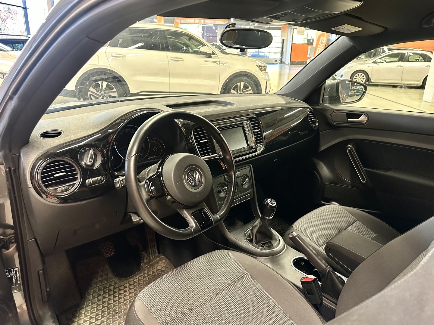 VOLKSWAGEN Beetle 2018