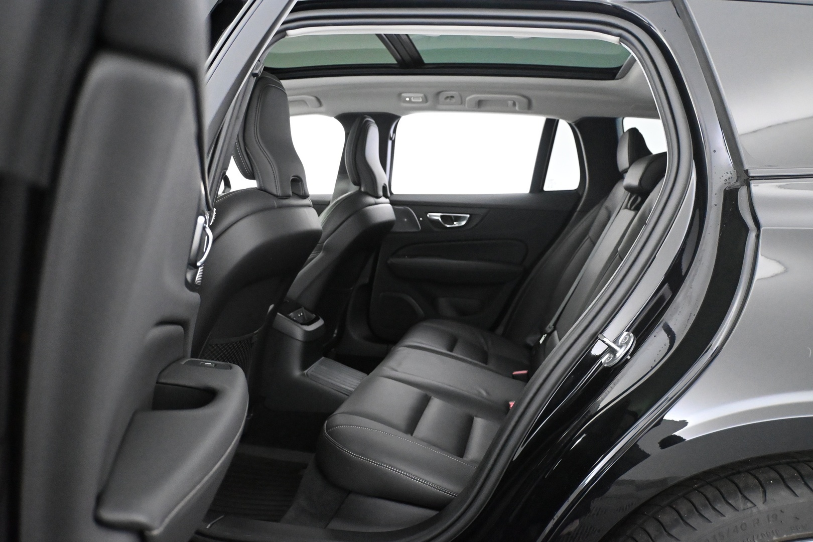 VOLVO V60 2025