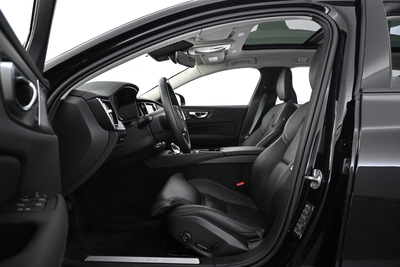 VOLVO V60 2025