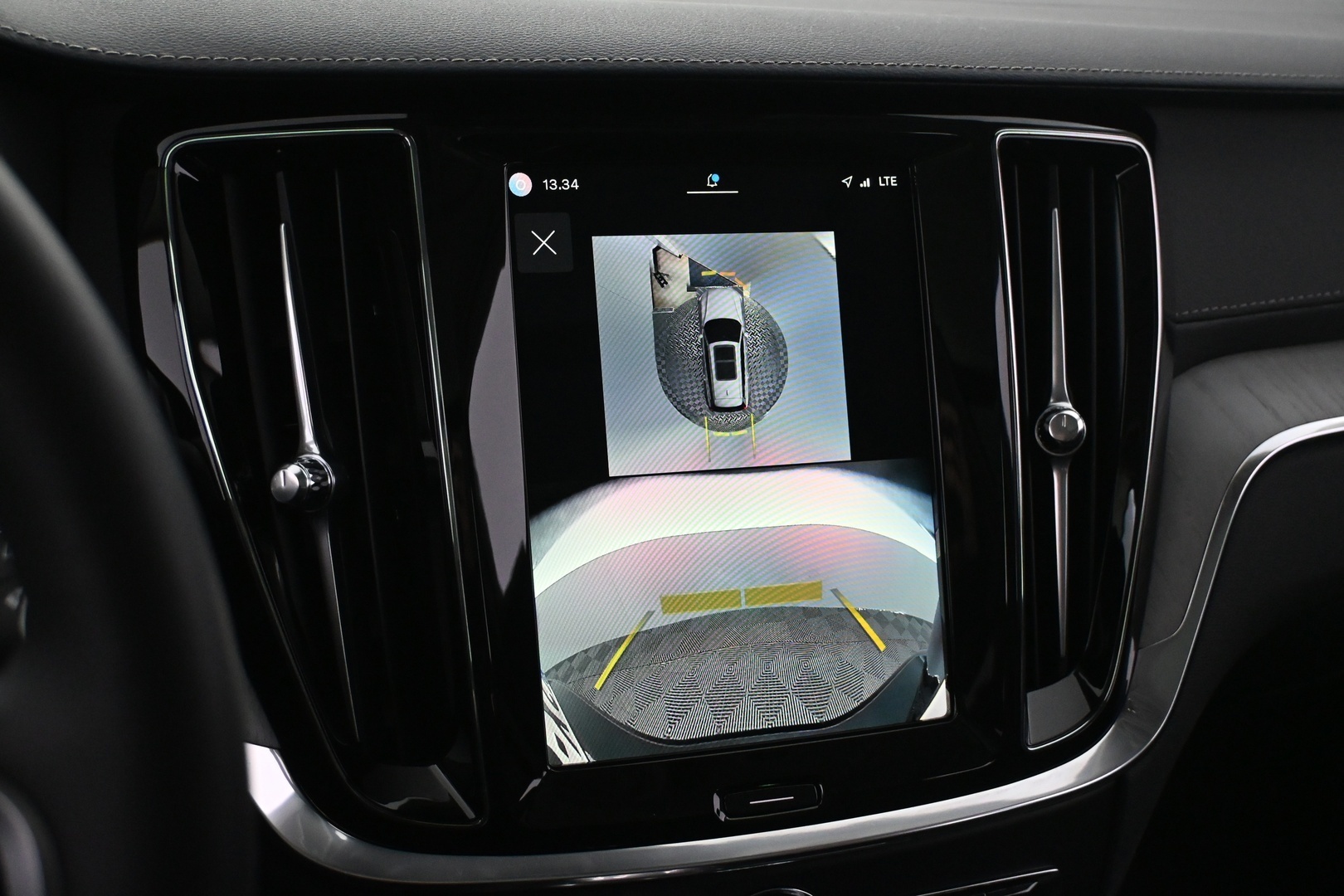 VOLVO V60 2025