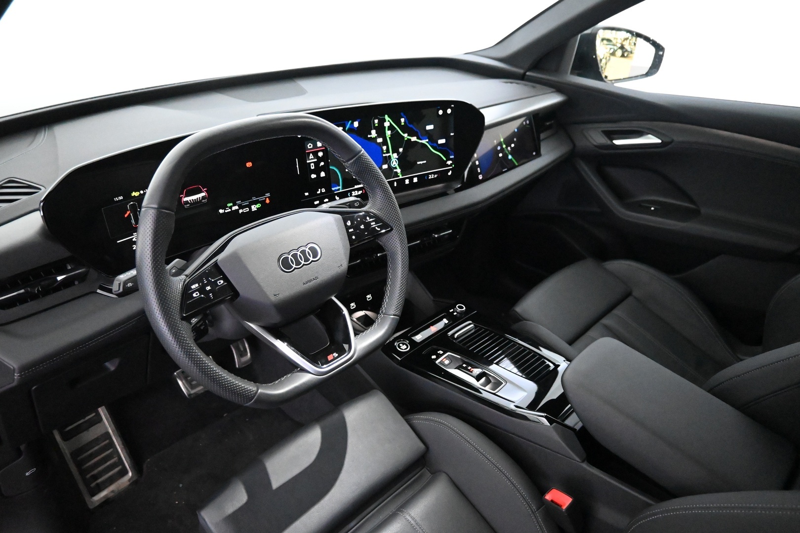 AUDI Q6 e-tron 2025