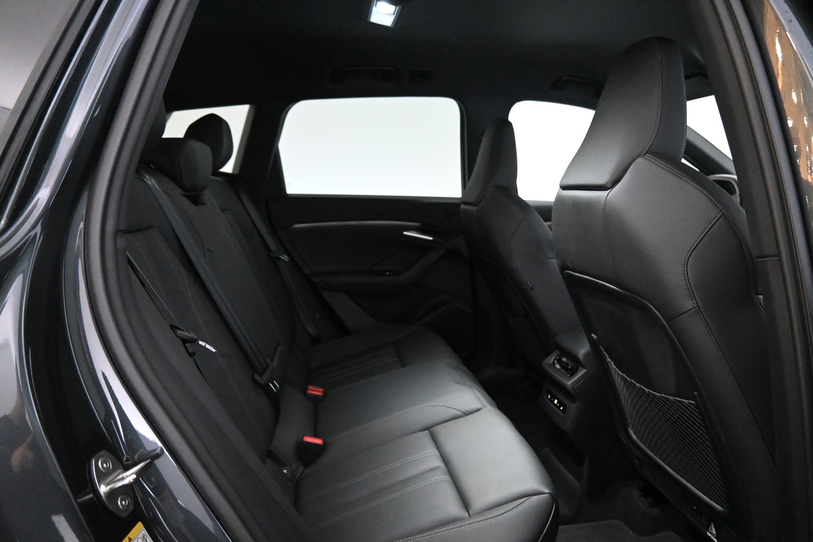 AUDI Q6 e-tron 2025