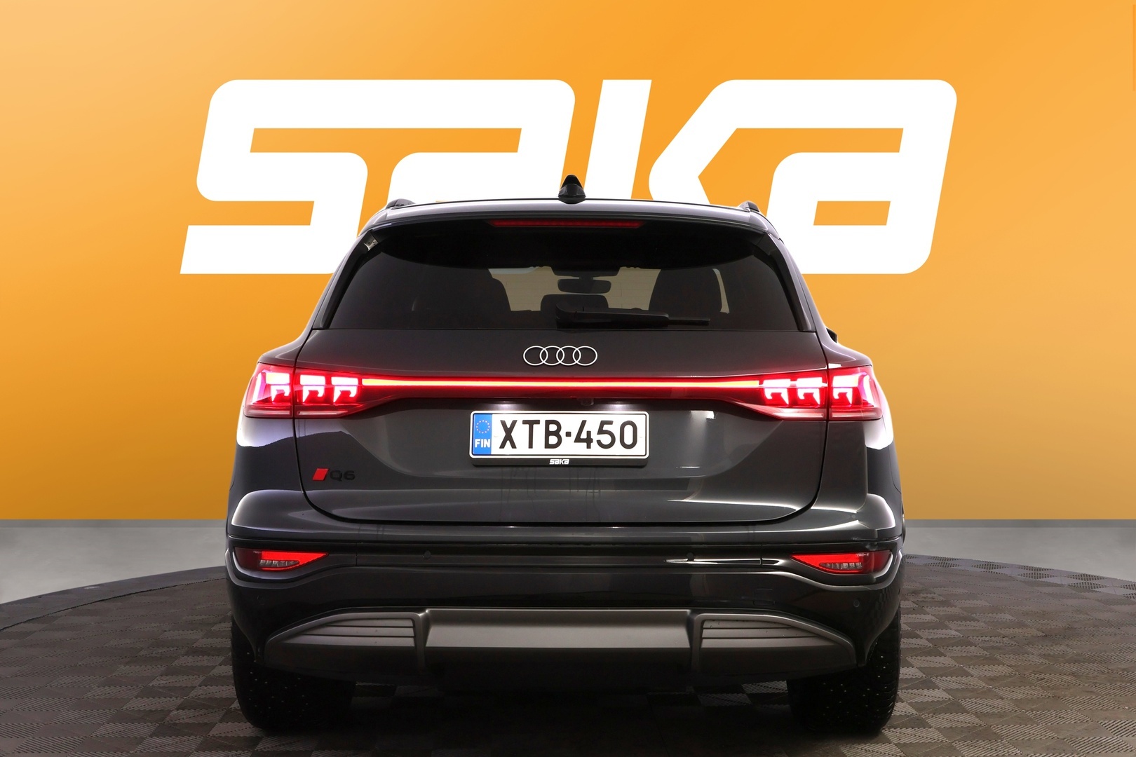AUDI Q6 e-tron 2025