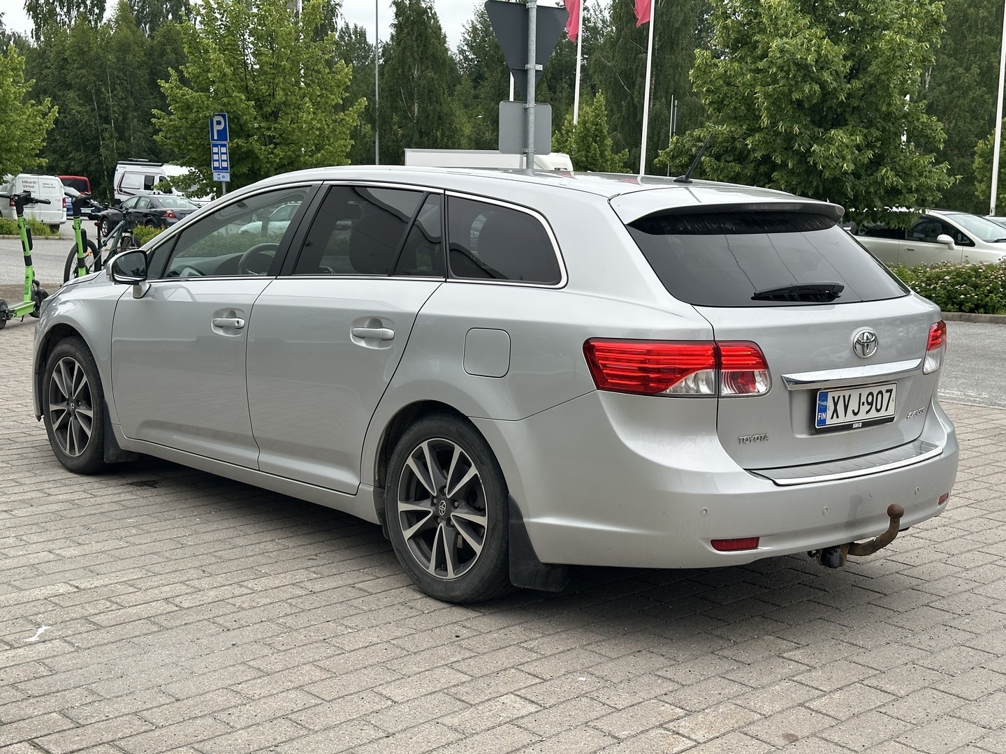 TOYOTA Avensis 2013