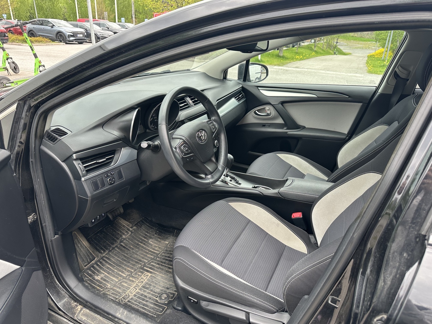 TOYOTA Avensis 2016