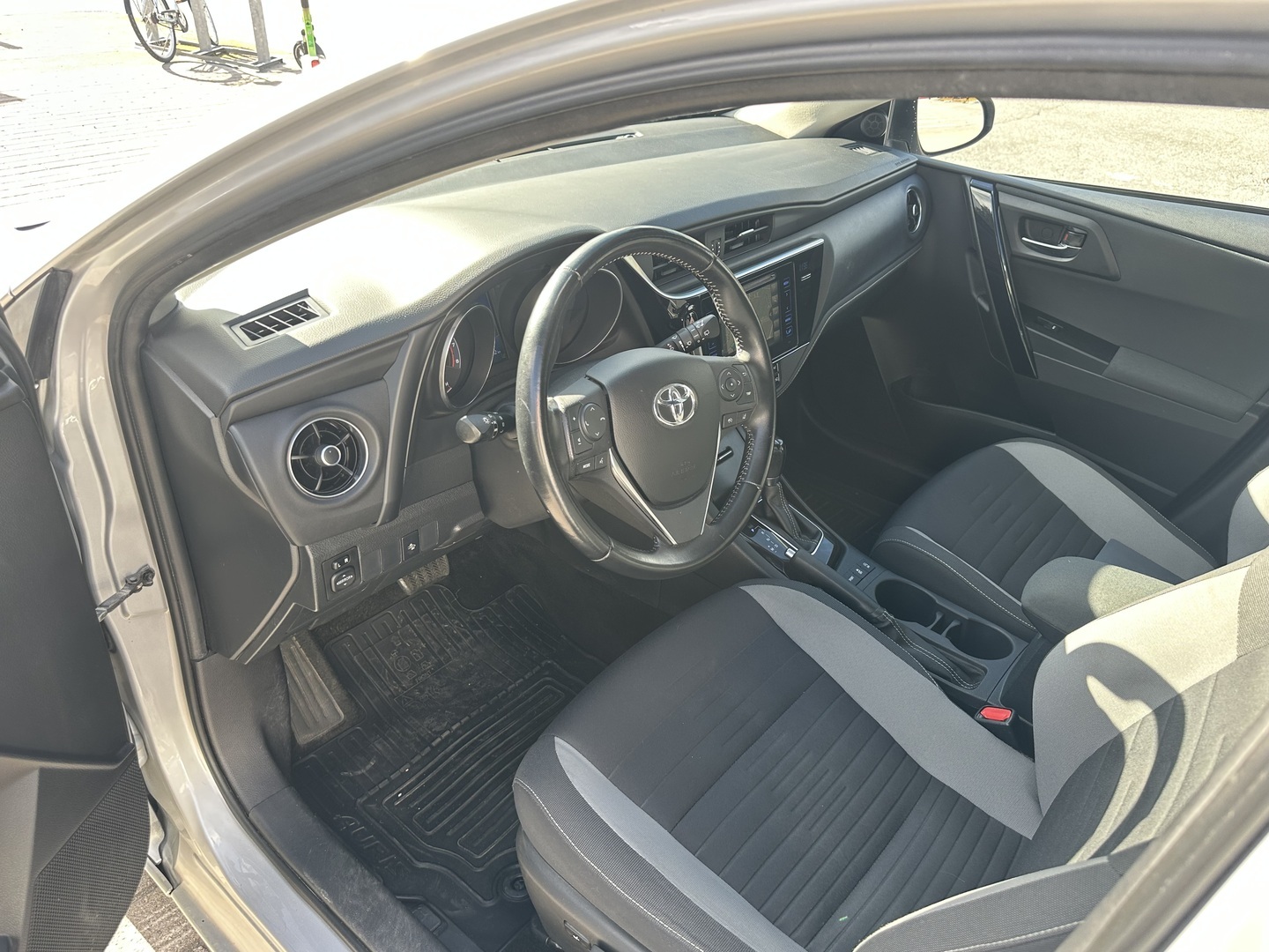 TOYOTA Auris 2017