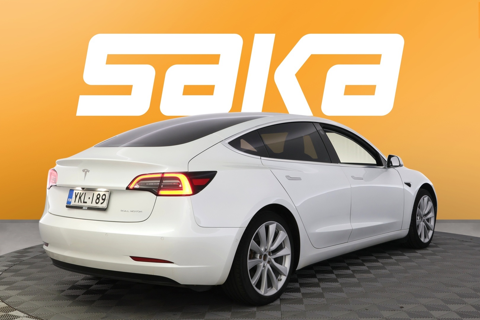 TESLA Model 3 2020