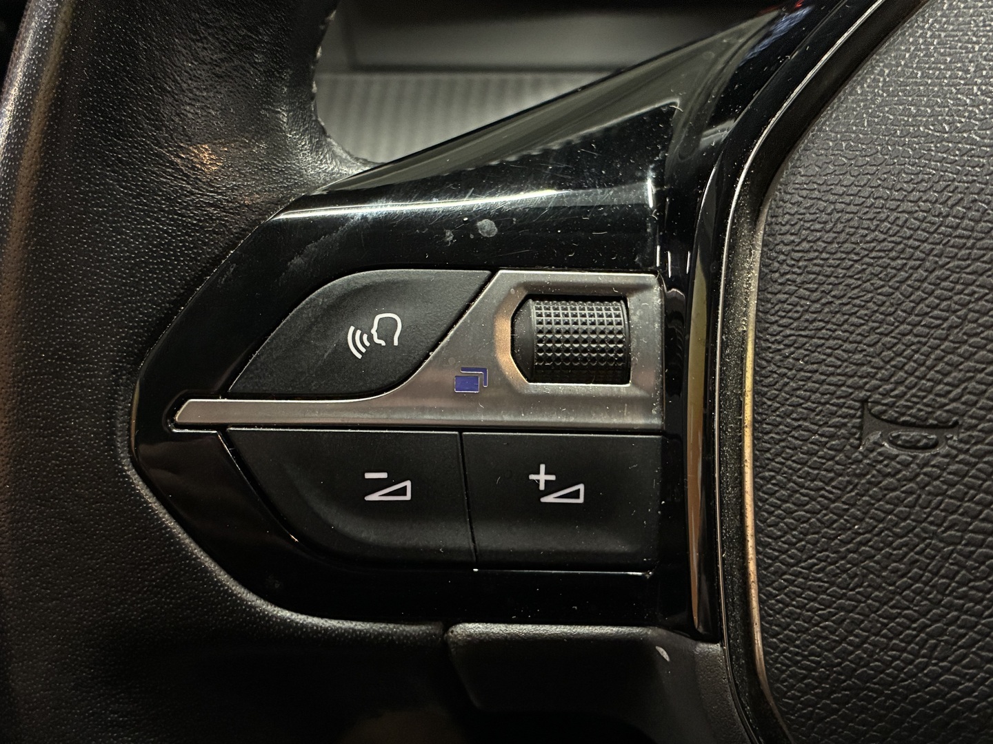 PEUGEOT 208 2020