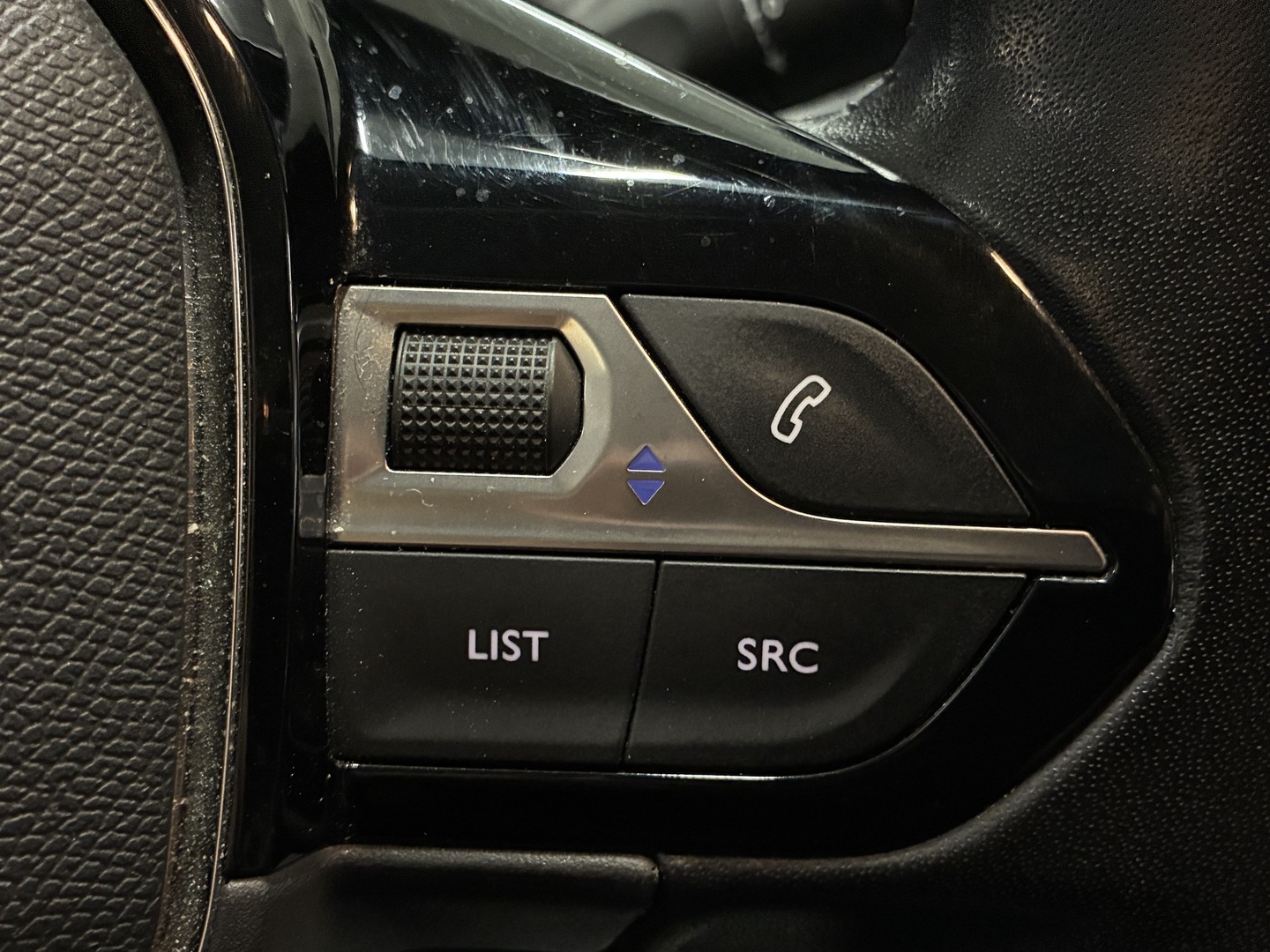 PEUGEOT 208 2020