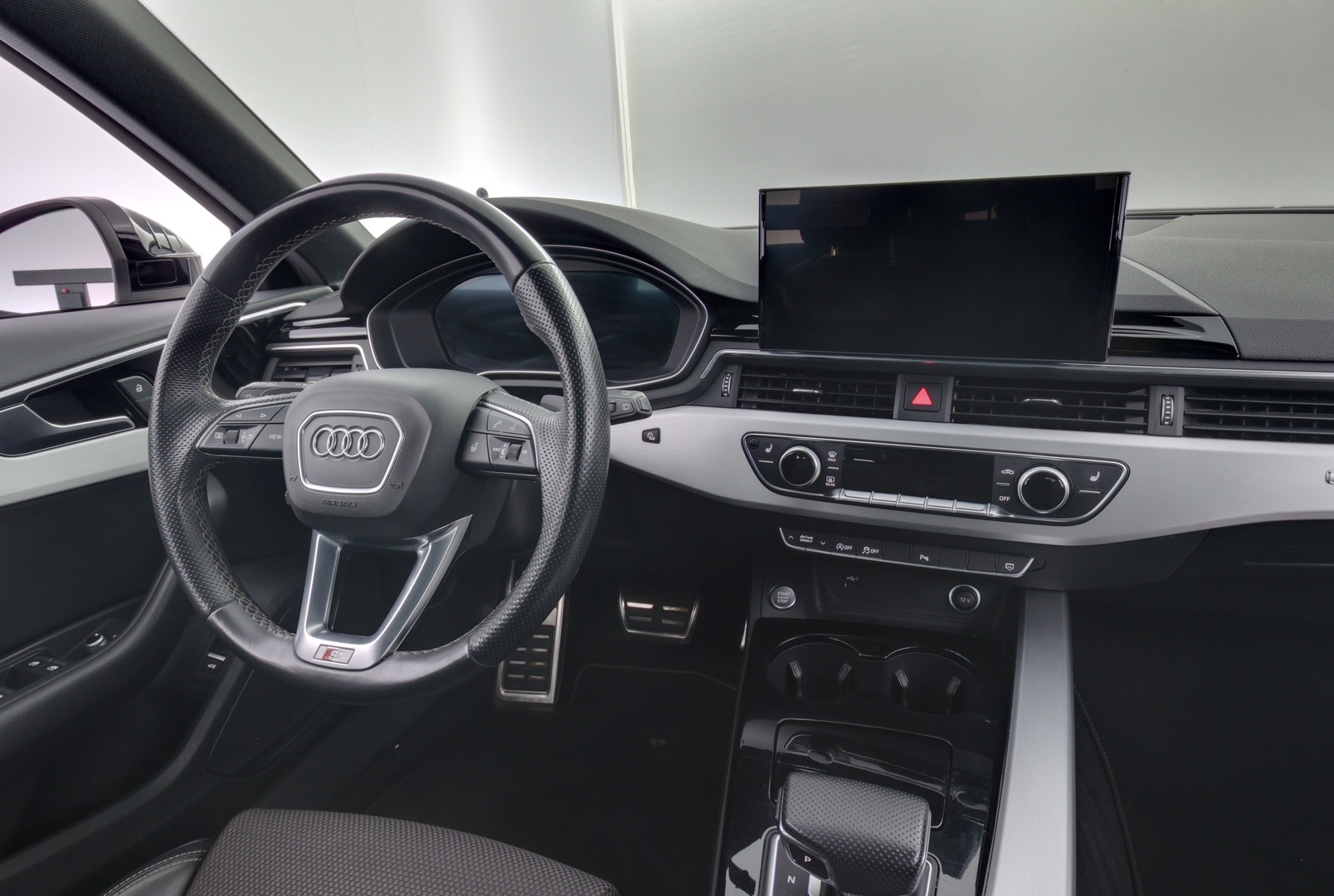 AUDI A4 2022