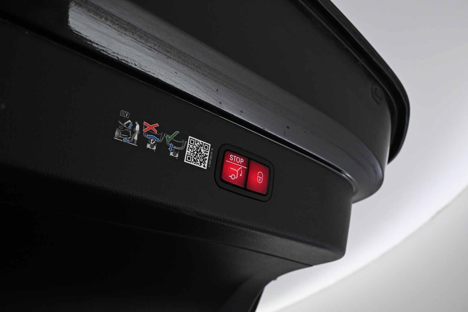 MERCEDES-BENZ EQS 2023