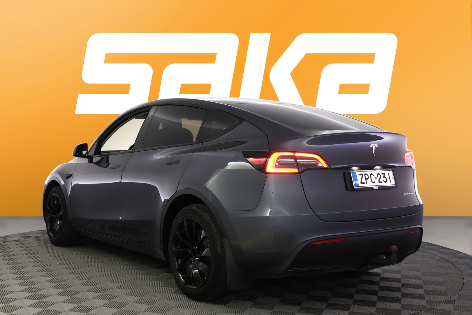 TESLA Model Y 2021