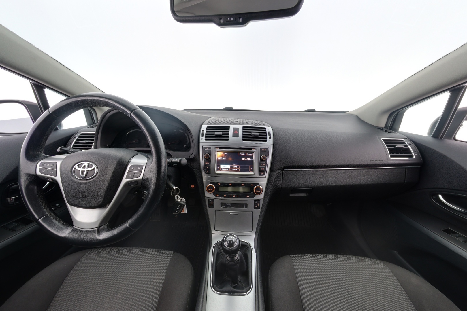 TOYOTA Avensis 2013