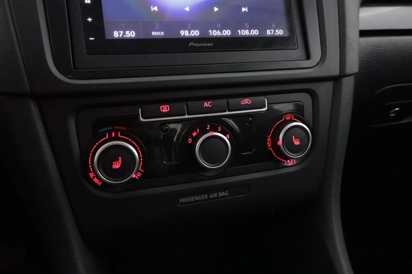 VOLKSWAGEN Golf 2012