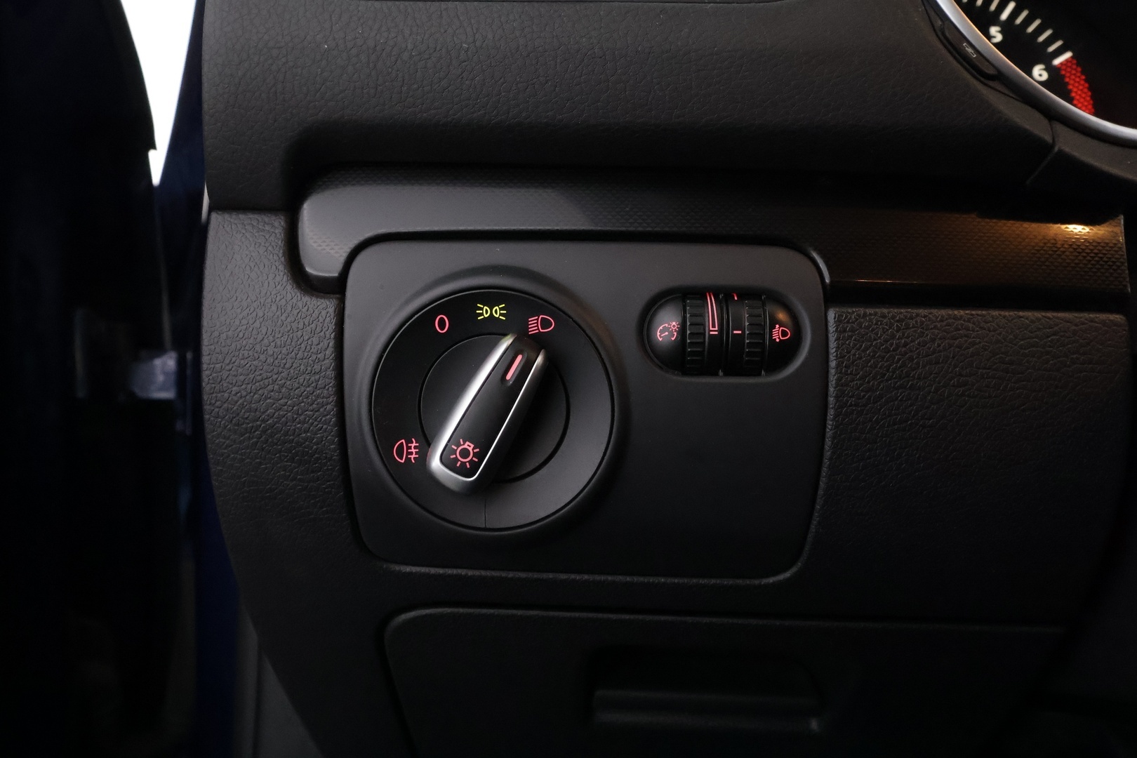 VOLKSWAGEN Golf 2012