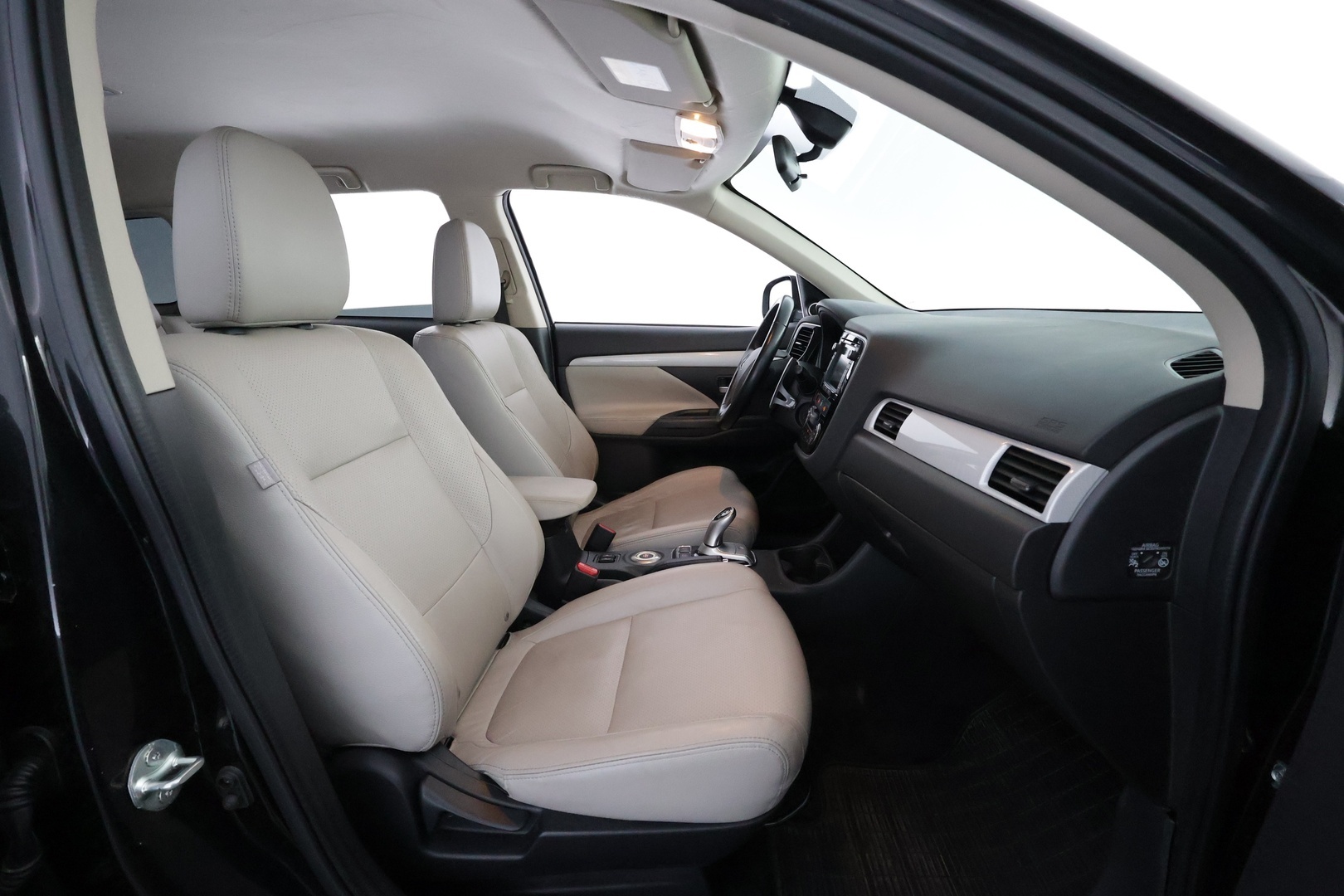 MITSUBISHI Outlander PHEV 2015