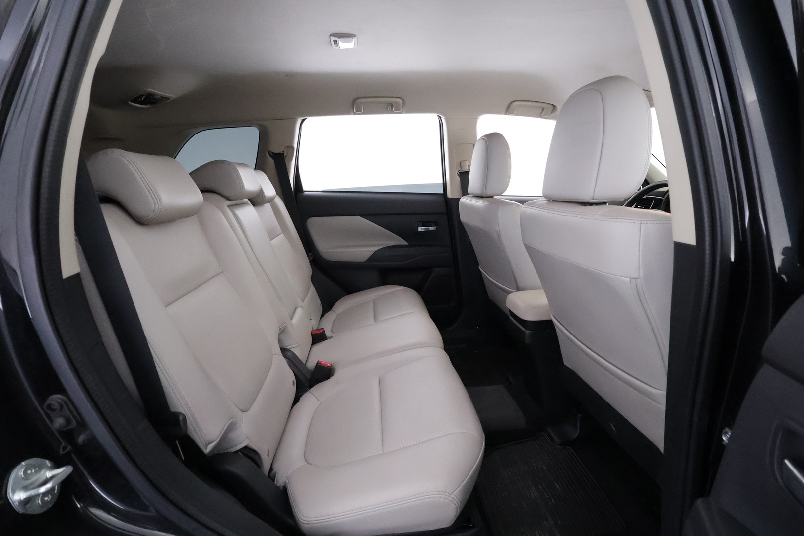 MITSUBISHI Outlander PHEV 2015