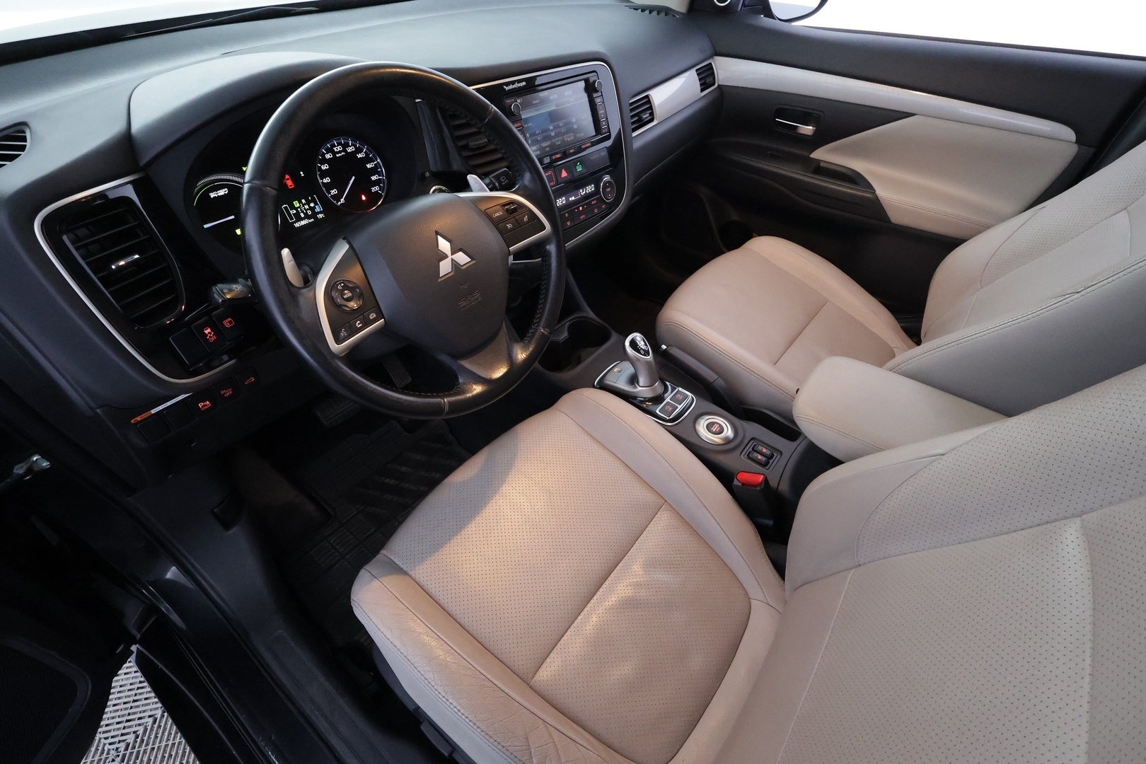 MITSUBISHI Outlander PHEV 2015