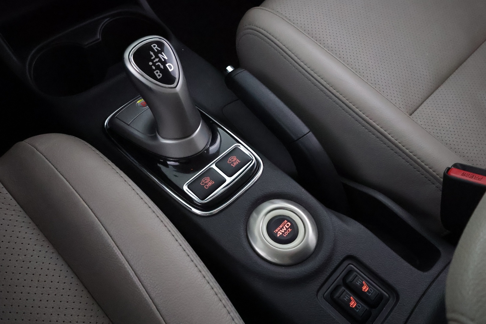 MITSUBISHI Outlander PHEV 2015