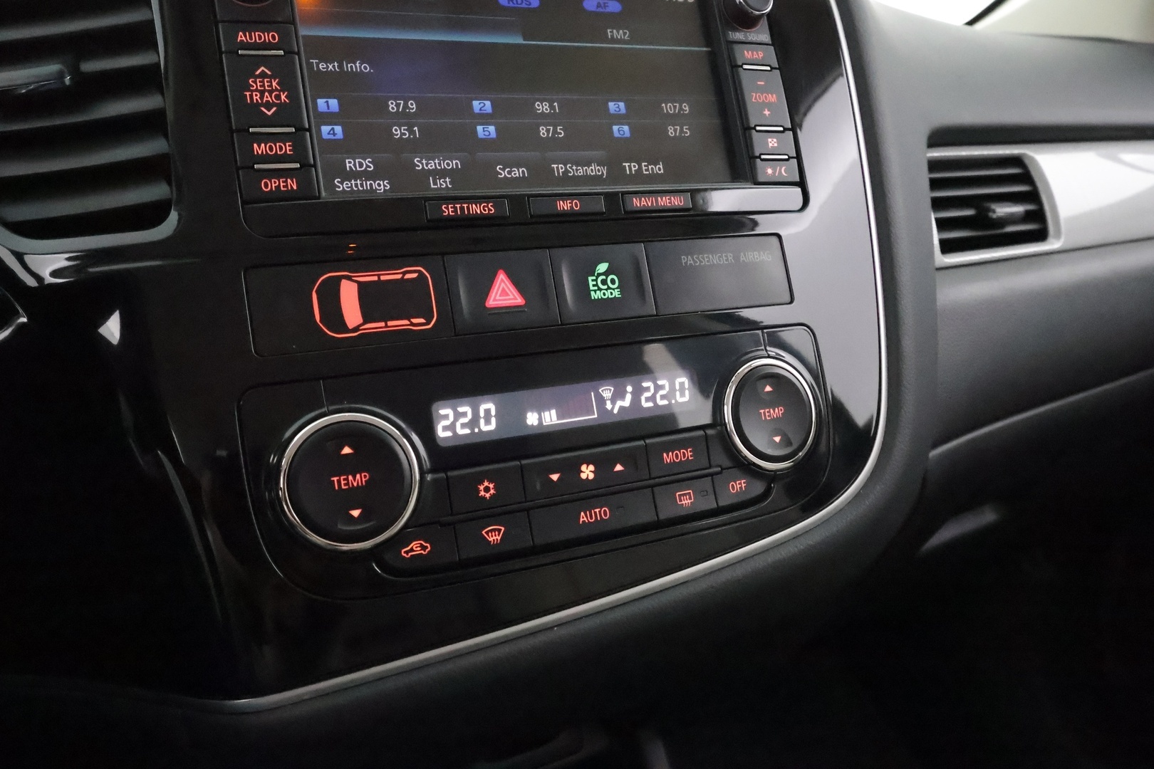 MITSUBISHI Outlander PHEV 2015