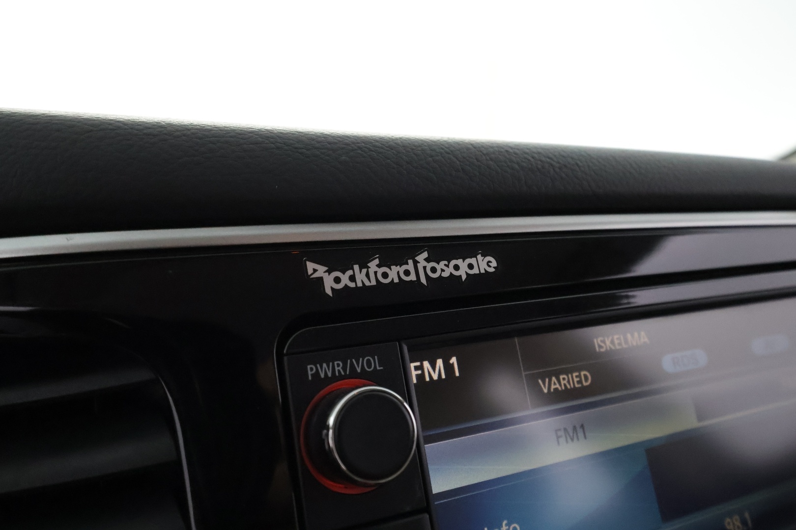 MITSUBISHI Outlander PHEV 2015