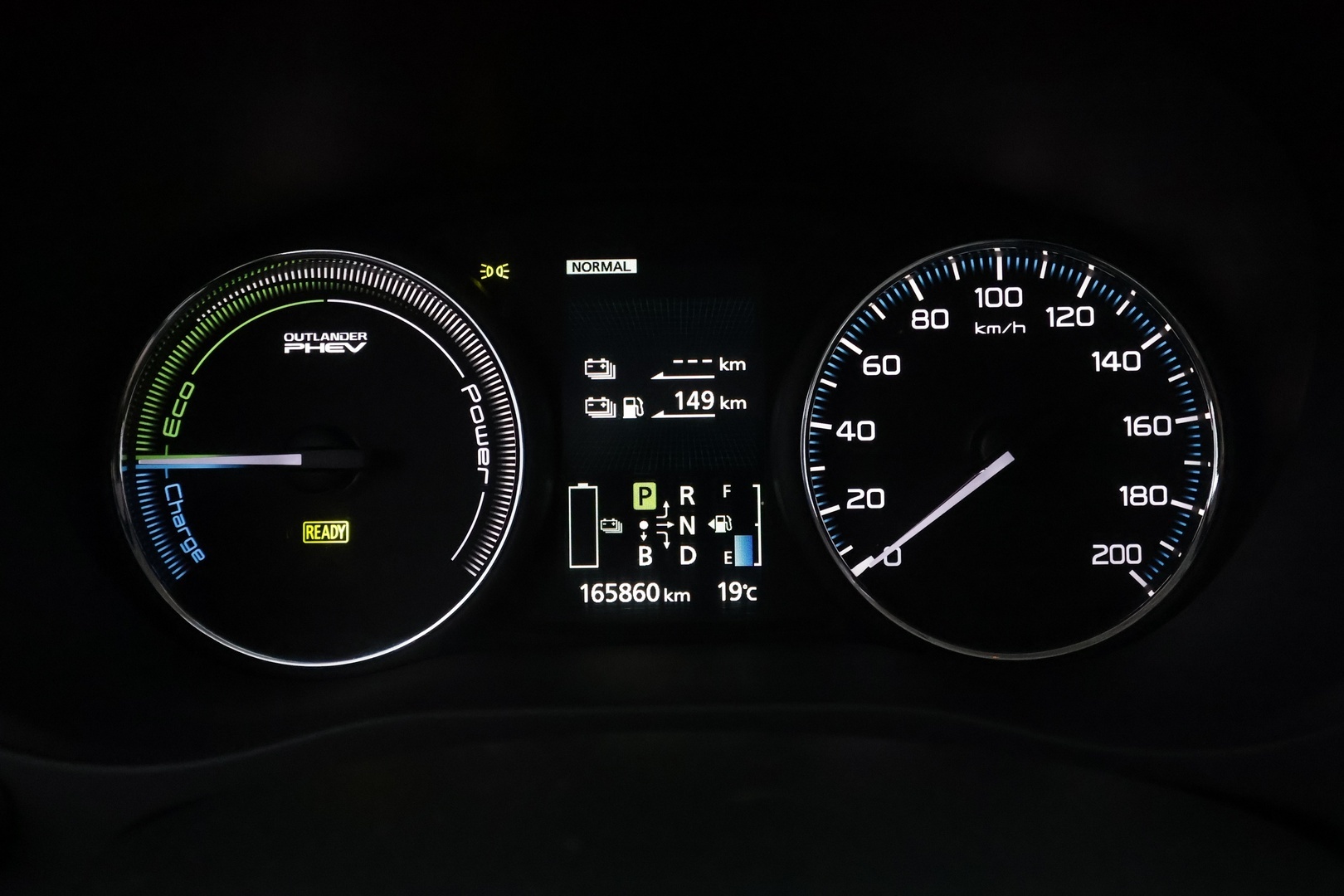 MITSUBISHI Outlander PHEV 2015