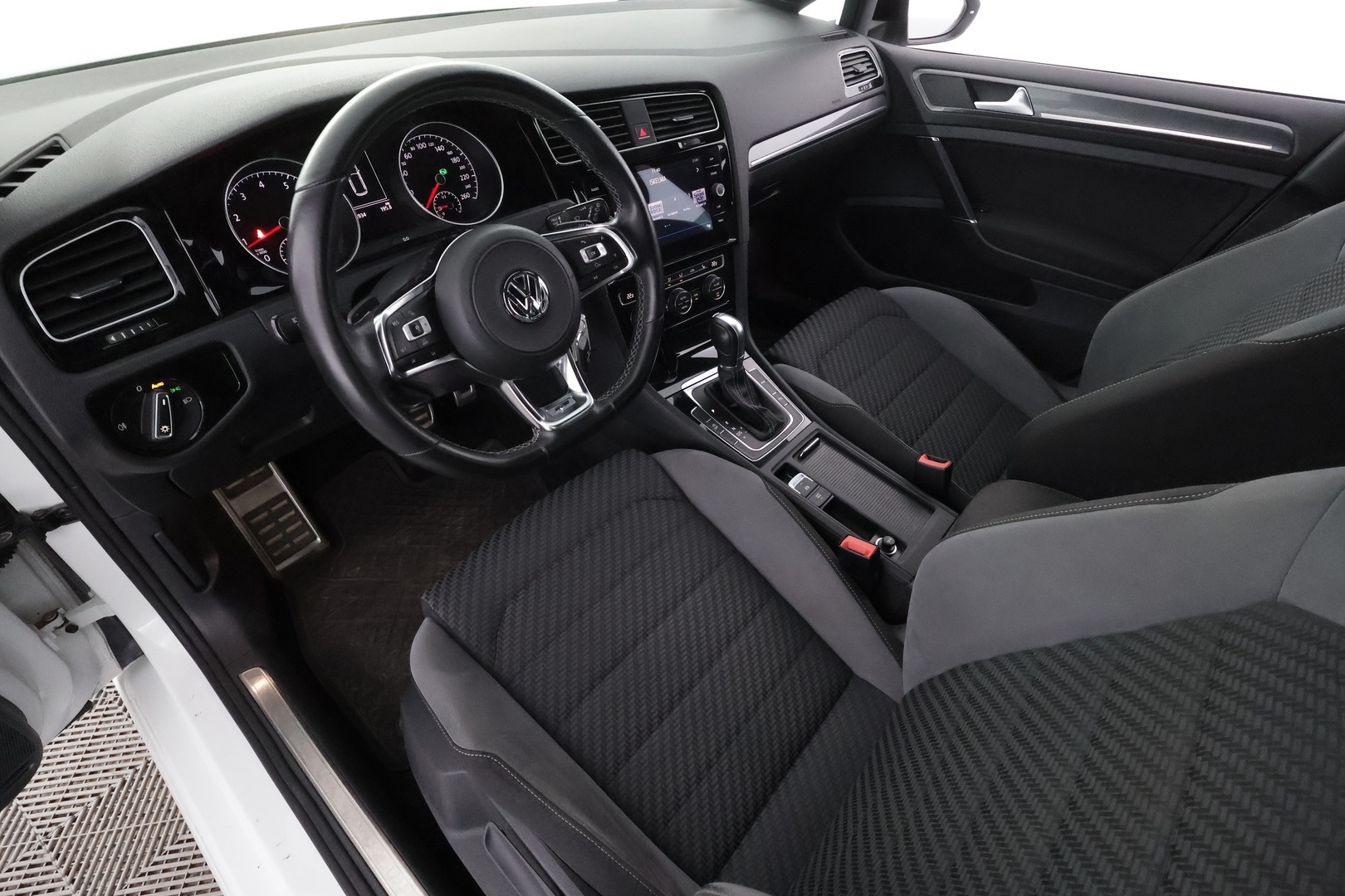 VOLKSWAGEN Golf 2018