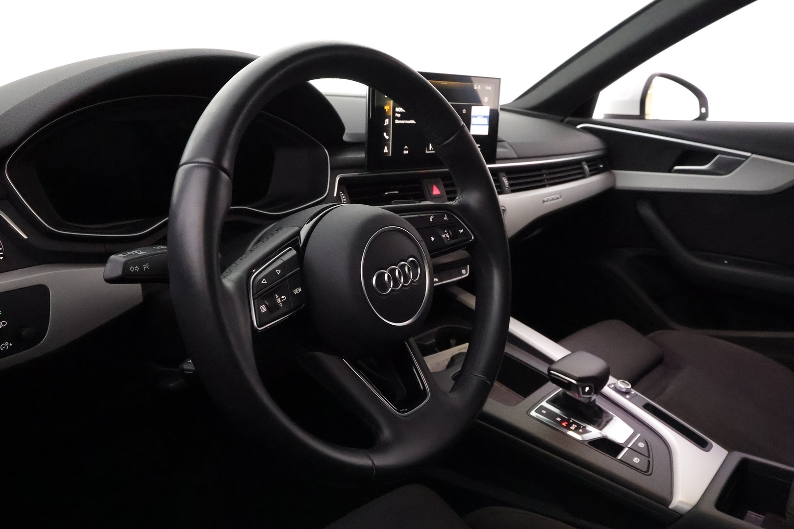 AUDI A4 2022